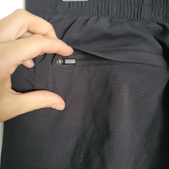 Athleta Black Running Shorts Women's Size 4 Zipper Pockets - Picture 4 of 8